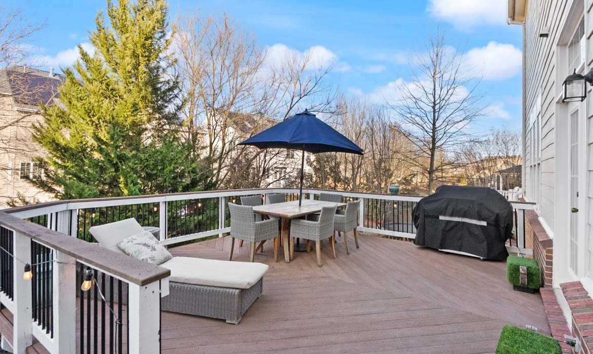 Garrell Group Top Leesburg Realtor 18771 Kipheart Dr web 40