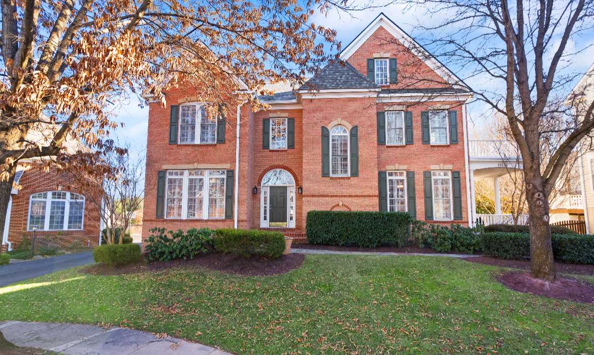 Garrell Group Top Leesburg Realtor 19126 Stream Crossing Ct web 03