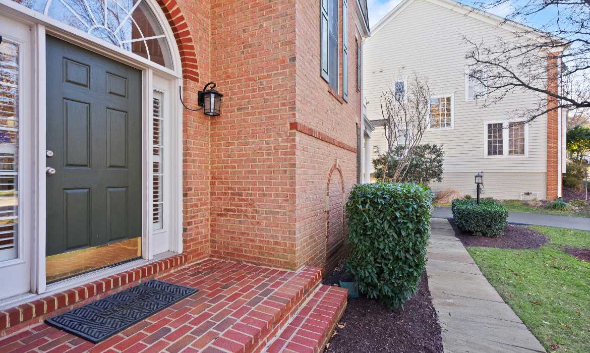 Garrell Group Top Leesburg Realtor 19126 Stream Crossing Ct web 05