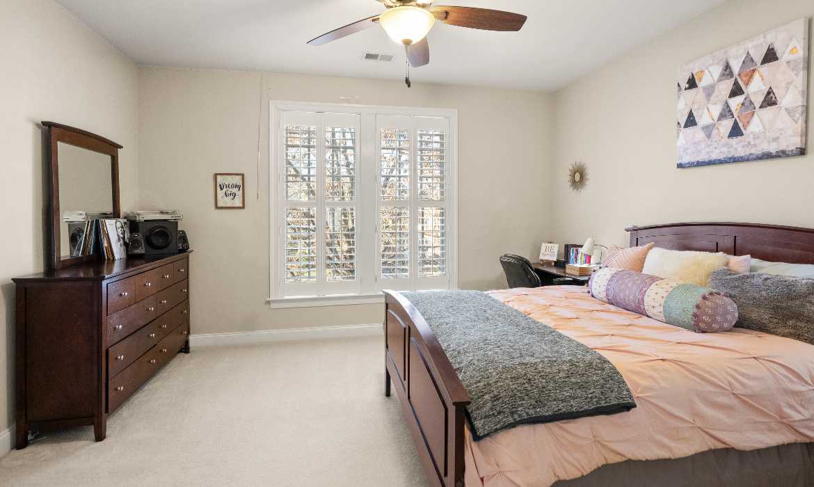 Garrell Group Top Leesburg Realtor 19126 Stream Crossing Ct web 28