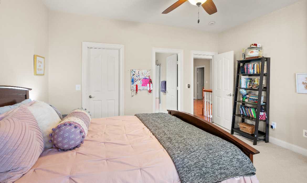 Garrell Group Top Leesburg Realtor 19126 Stream Crossing Ct web 31