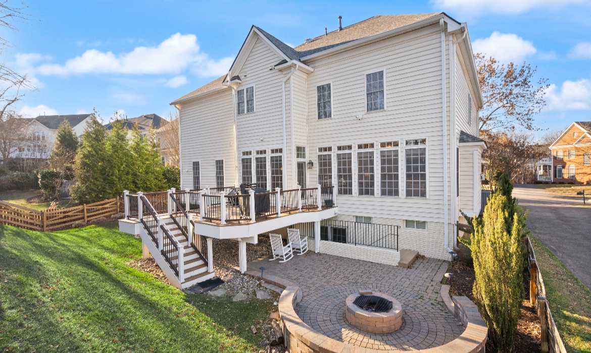 Garrell Group Top Leesburg Realtor 19126 Stream Crossing Ct web 45