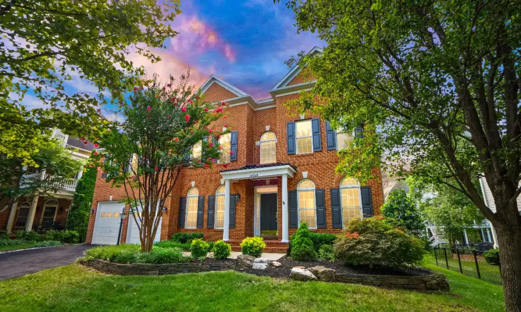 Luxury brick home in Lansdowne on the Potomac best real estate agents in Loudoun County, Virginia.