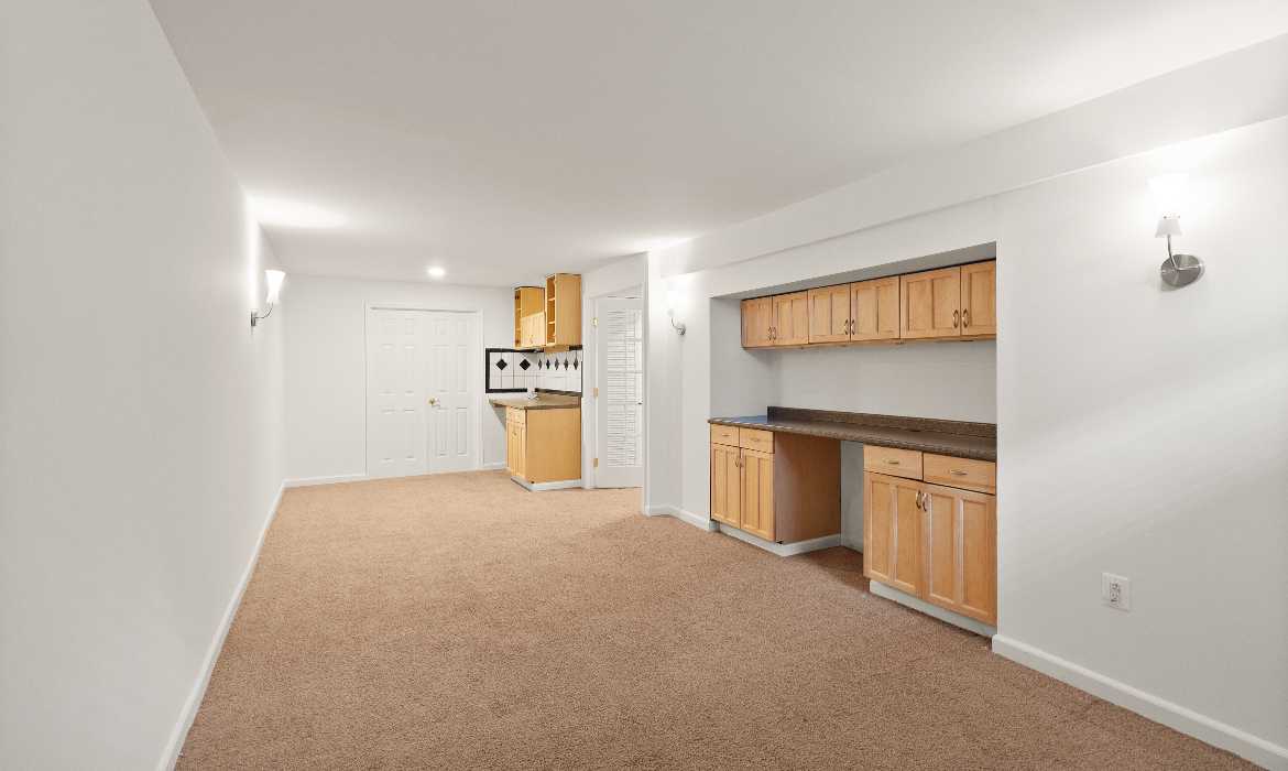 Garrell Group Top Ashburn Realtor 20504 Deerwatch Pl web 37