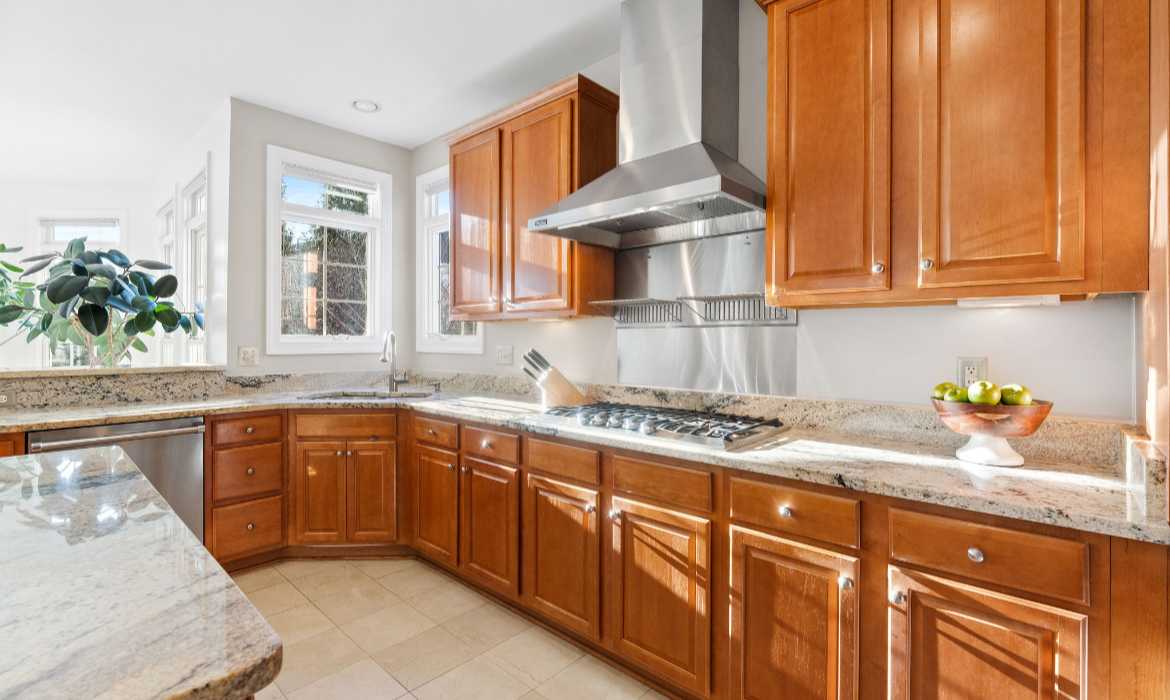 Garrell Group Top Lansdowne Realtor 19219 Burnt Bridge Dr web 13