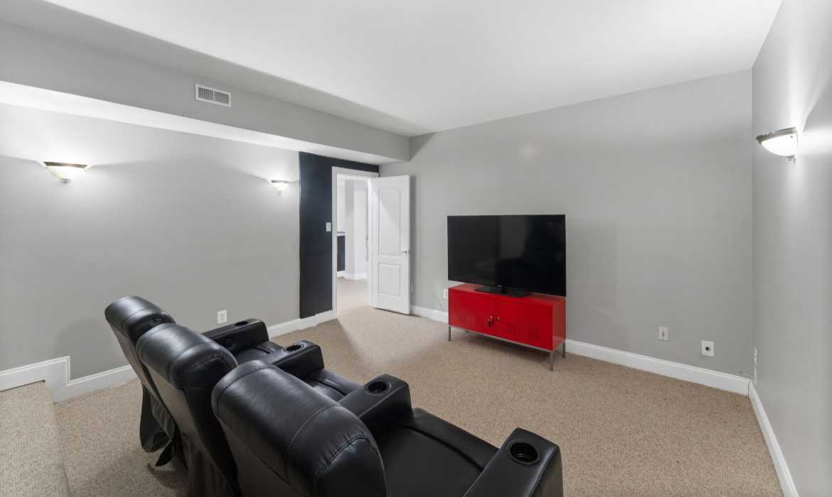 Garrell Group Top Lansdowne Realtor 19219 Burnt Bridge Dr web 38