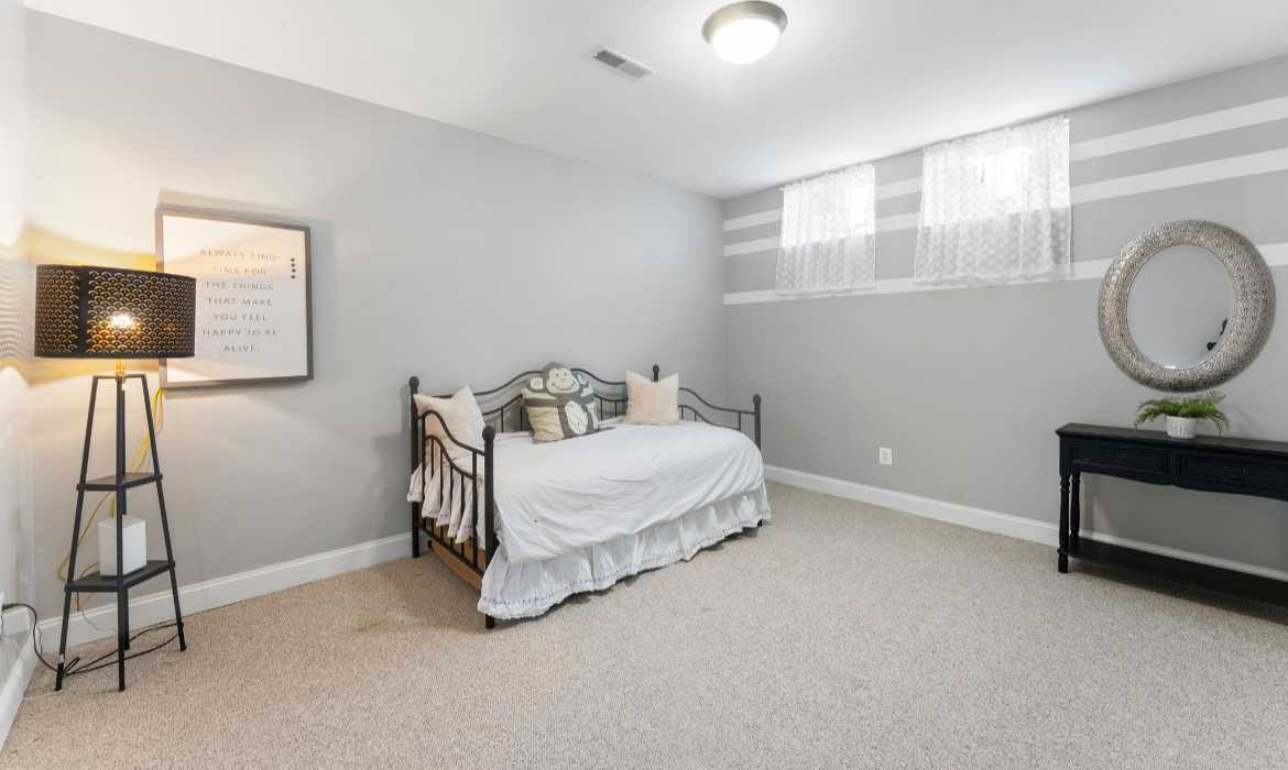 Garrell Group Top Lansdowne Realtor 19219 Burnt Bridge Dr web 40