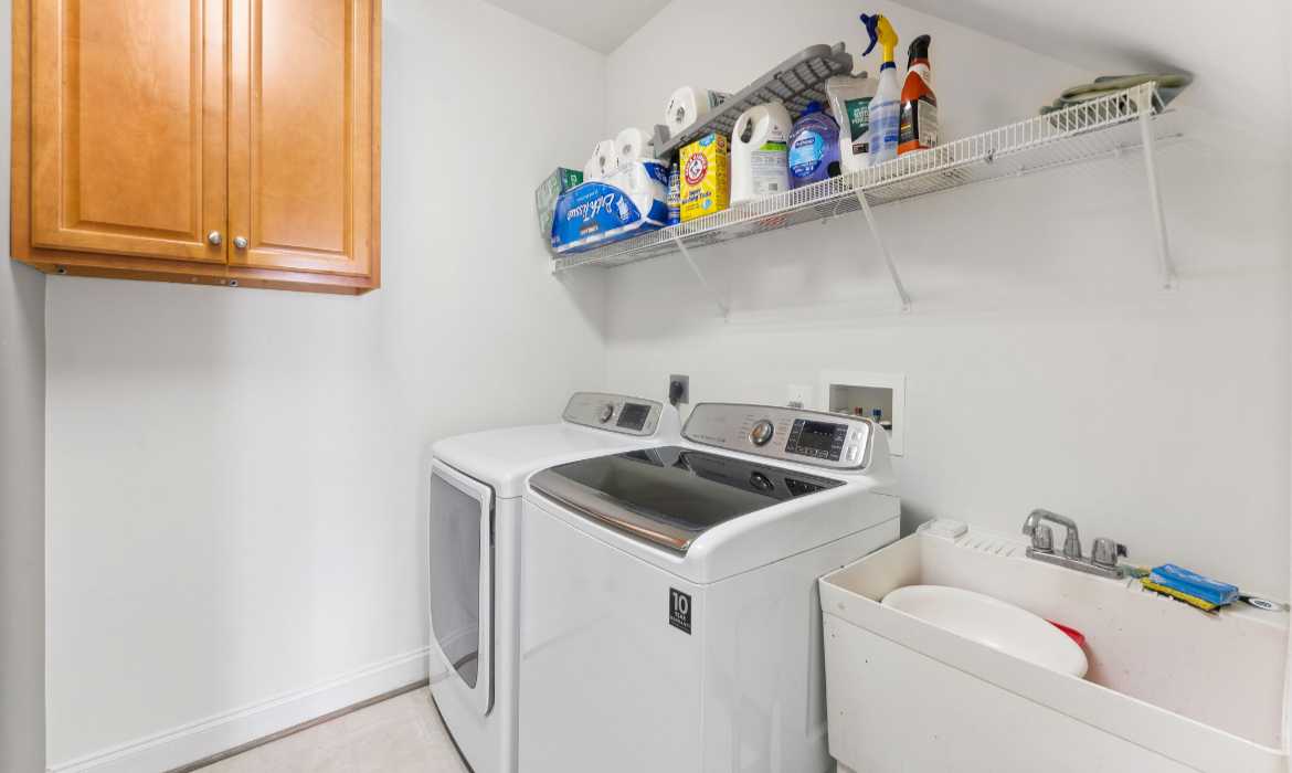 Garrell Group Top Lansdowne Realtor 19219 Burnt Bridge Dr web 41