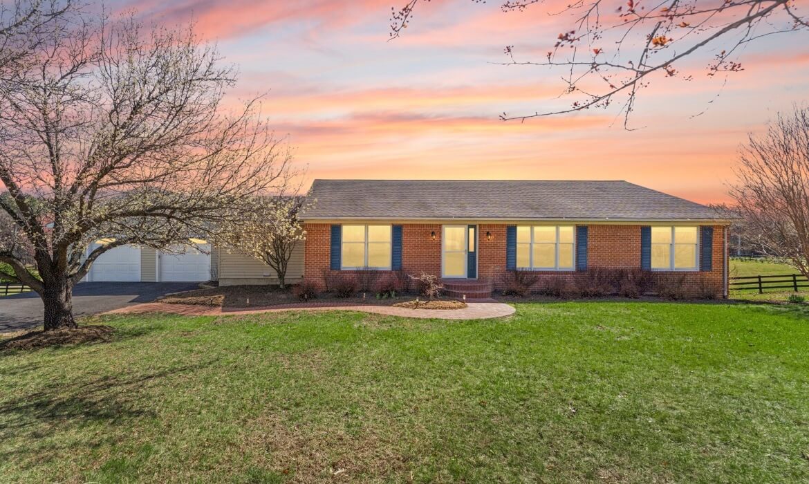 Garrell Group Top Leesburg Realtor 13840 Barnhouse Pl Twilight Front View