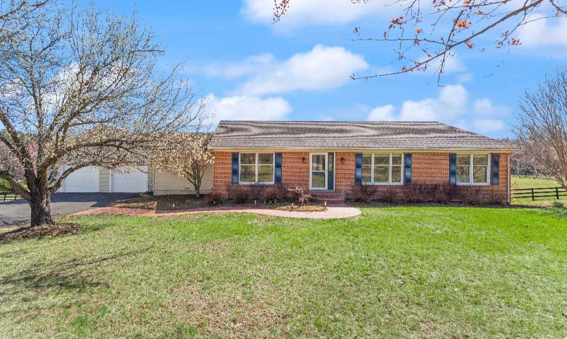 Garrell Group Top Leesburg Realtor 13840 Barnhouse Pl web 02