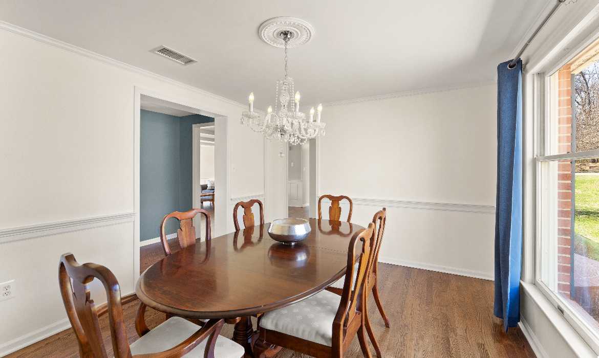 Garrell Group Top Leesburg Realtor 13840 Barnhouse Pl web 05