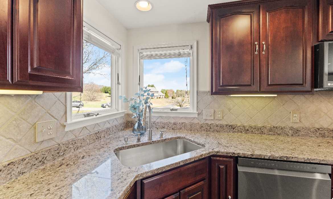 Garrell Group Top Leesburg Realtor 13840 Barnhouse Pl web 08
