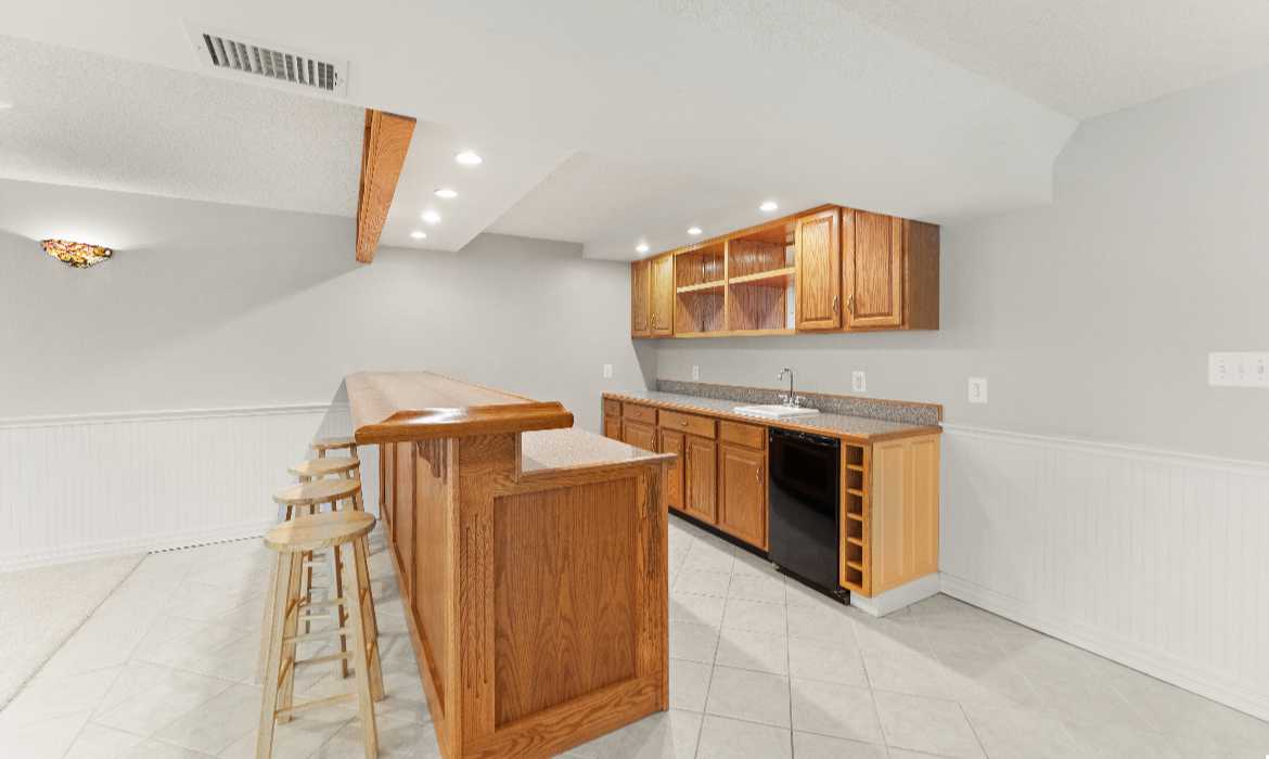 Garrell Group Top Leesburg Realtor 13840 Barnhouse Pl web 21