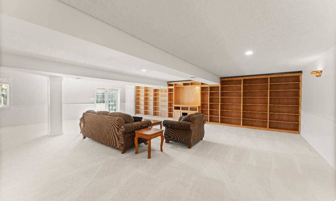 Garrell Group Top Leesburg Realtor 13840 Barnhouse Pl web 23