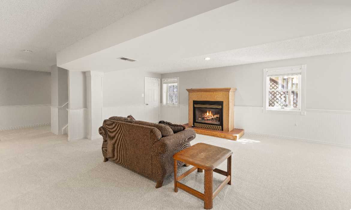 Garrell Group Top Leesburg Realtor 13840 Barnhouse Pl web 24