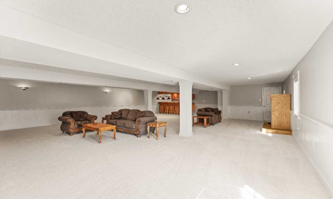 Garrell Group Top Leesburg Realtor 13840 Barnhouse Pl web 27