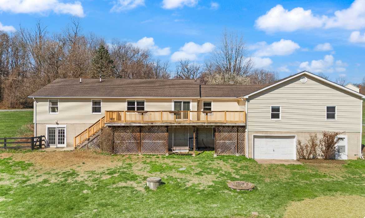 Garrell Group Top Leesburg Realtor 13840 Barnhouse Pl web 33