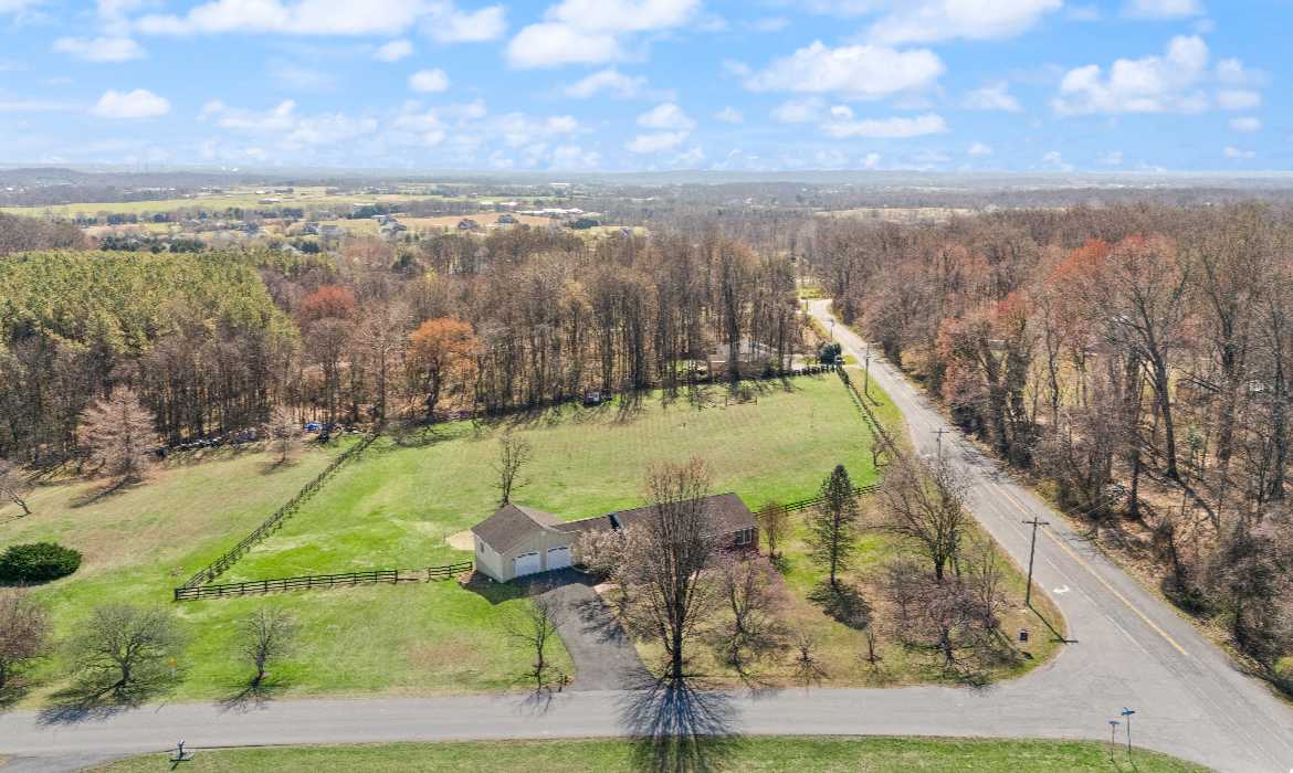 Garrell Group Top Leesburg Realtor 13840 Barnhouse Pl web 36