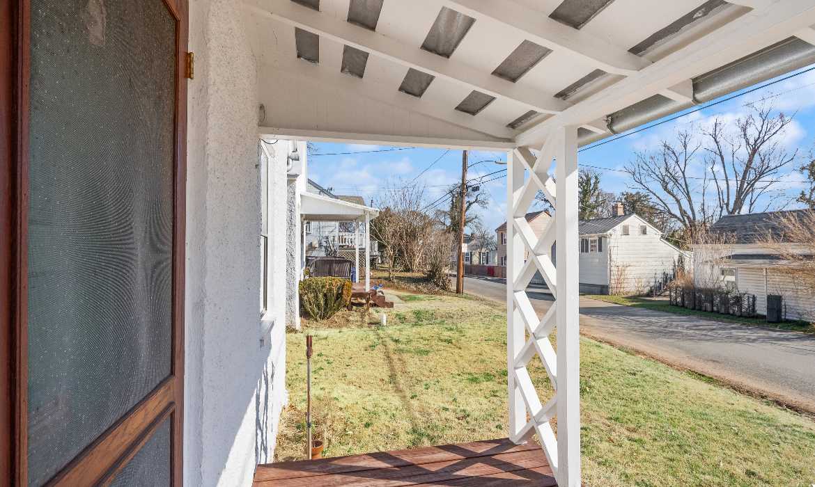 Garrell Group Top Leesburg Realtor 224 South St SE web 06