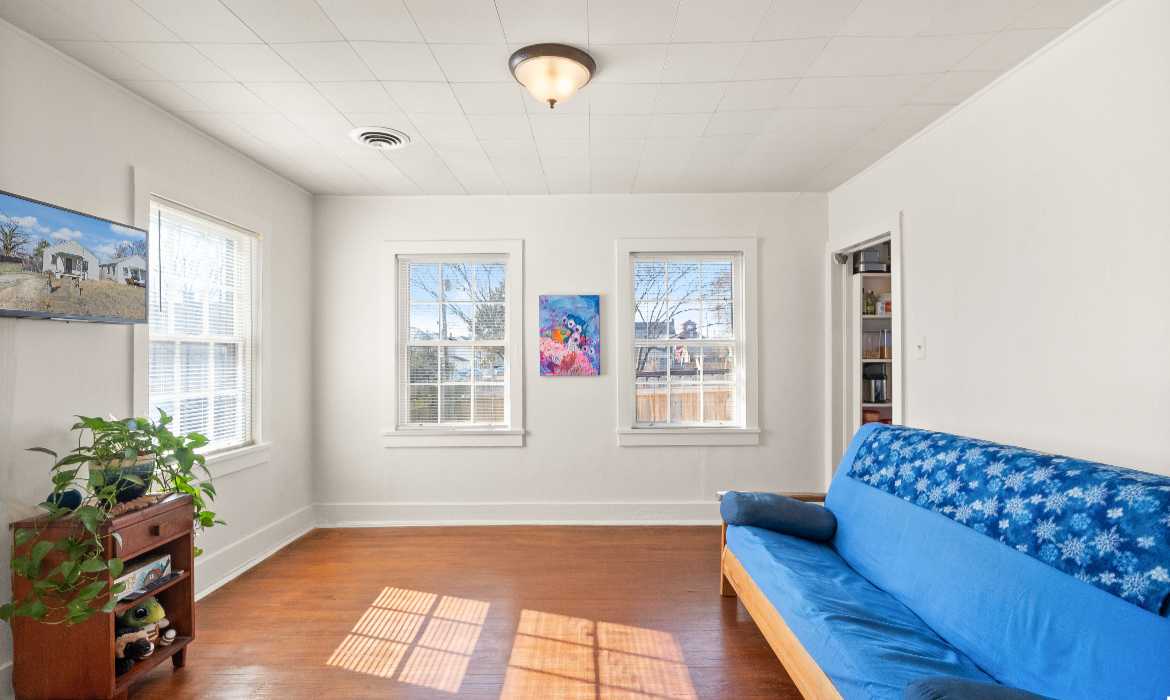 Garrell Group Top Leesburg Realtor 224 South St SE web 11