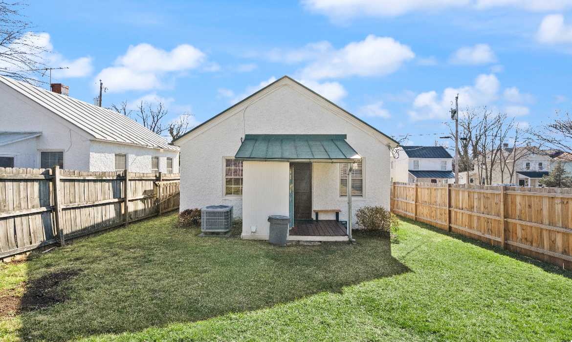 Garrell Group Top Leesburg Realtor 224 South St SE web 23