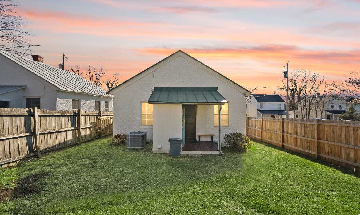 Garrell Group Top Leesburg Realtor 224 South St SE web 24