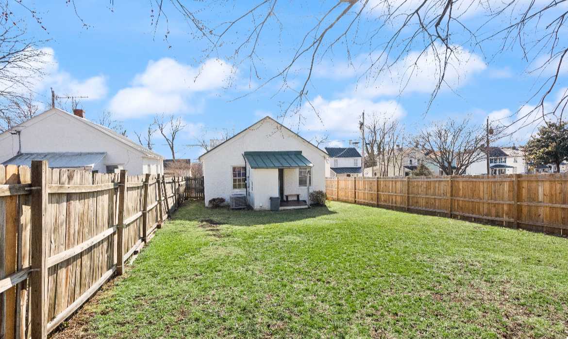 Garrell Group Top Leesburg Realtor 224 South St SE web 25