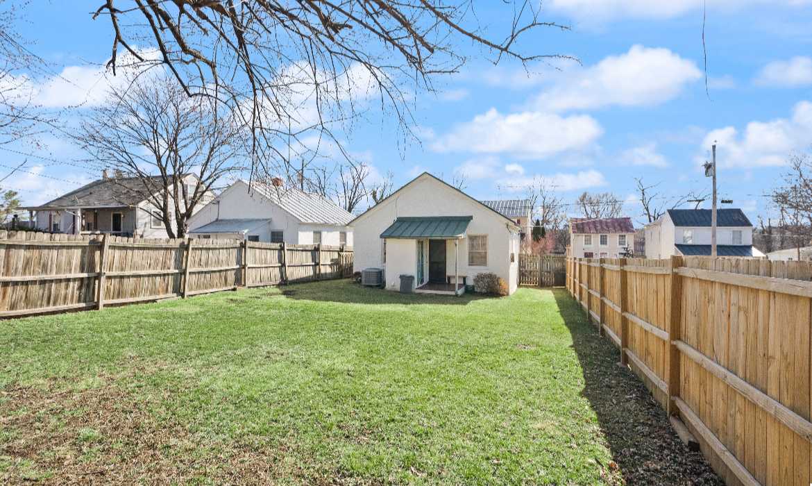 Garrell Group Top Leesburg Realtor 224 South St SE web 26