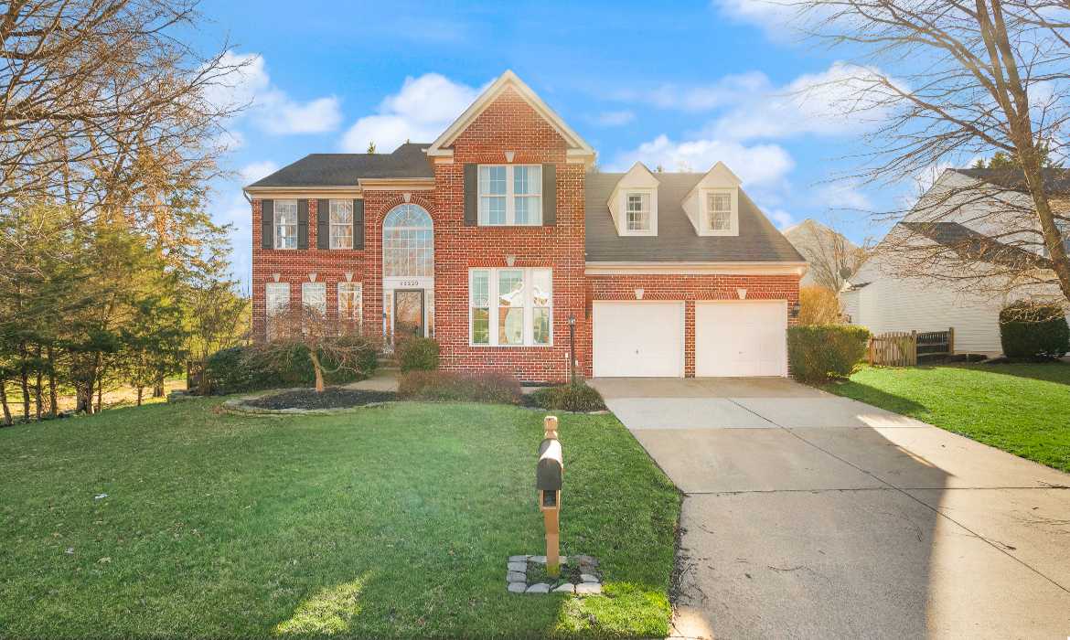 Garrell Group Top Leesburg Realtor 43229 Cavell Ct web 03