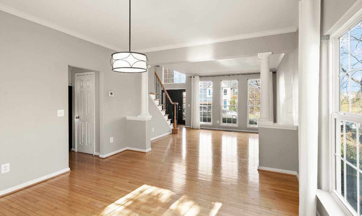 Garrell Group Top Leesburg Realtor 43229 Cavell Ct web 08