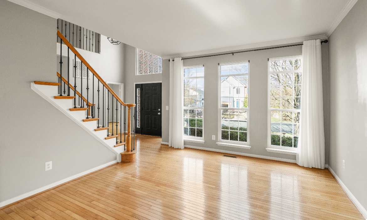 Garrell Group Top Leesburg Realtor 43229 Cavell Ct web 09