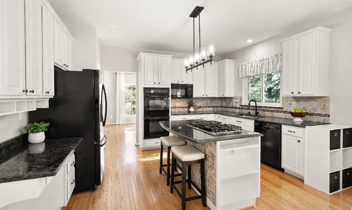 Garrell Group Top Leesburg Realtor 43229 Cavell Ct web 14