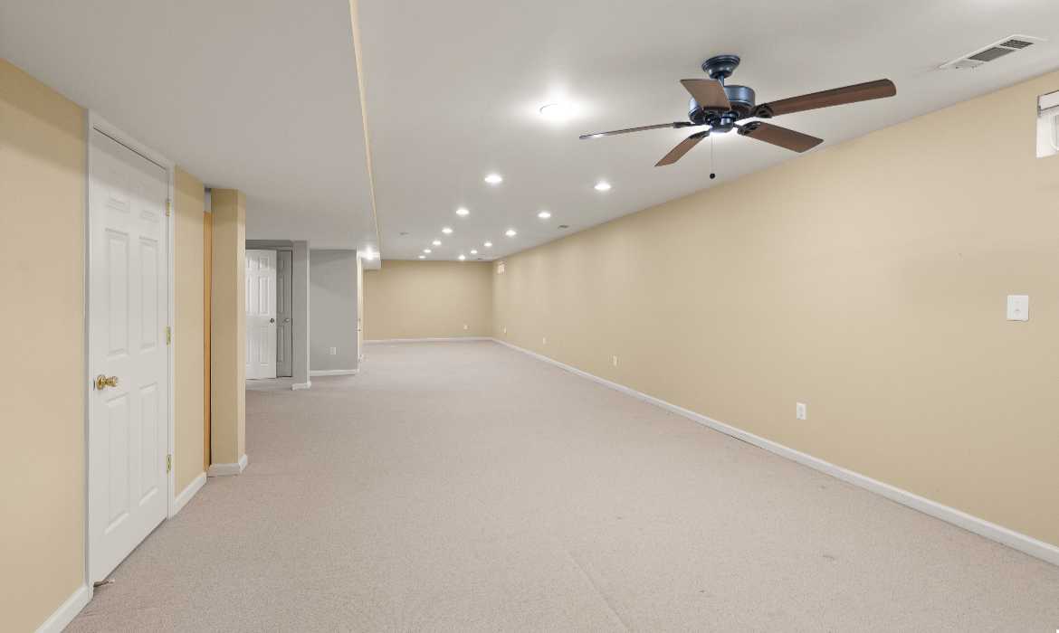 Garrell Group Top Leesburg Realtor 43229 Cavell Ct web 41