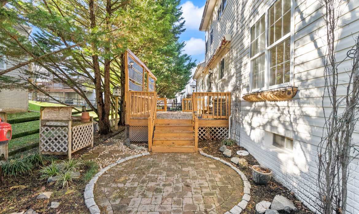 Garrell Group Top Leesburg Realtor 43229 Cavell Ct web 45