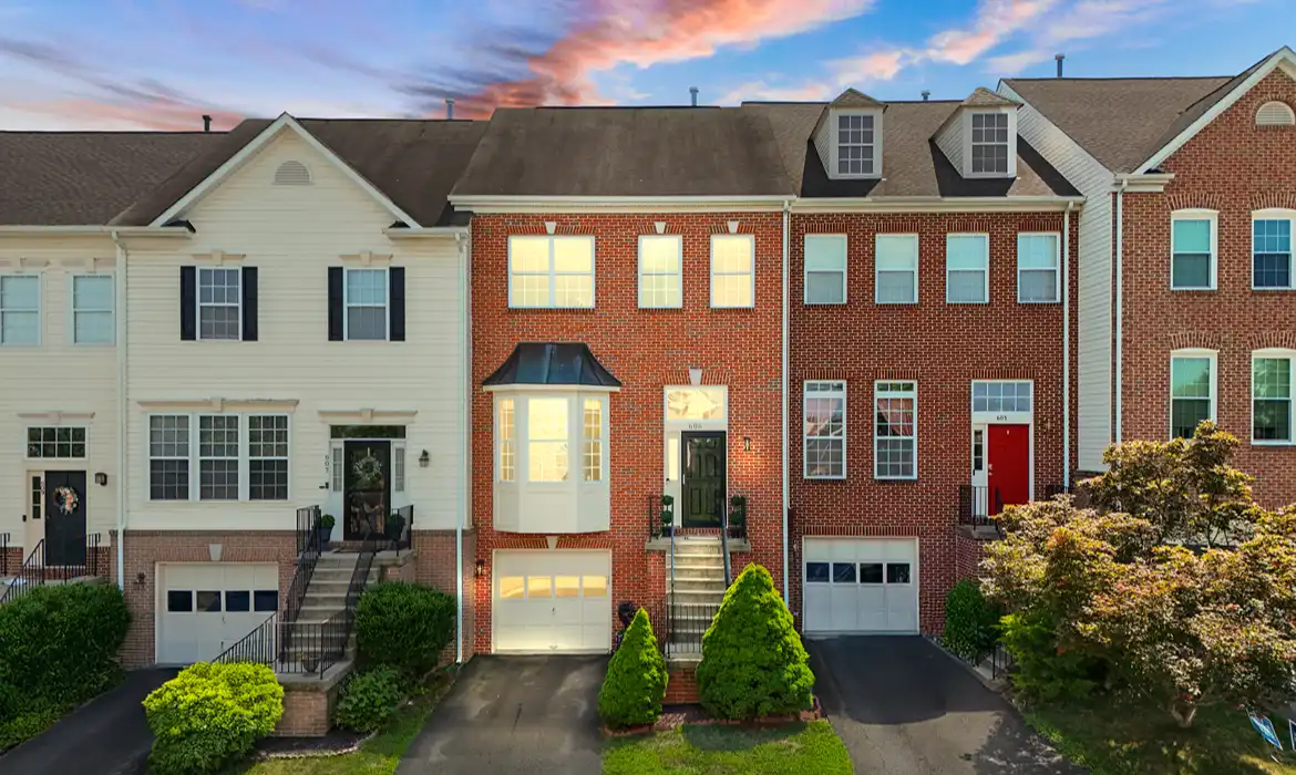 Townhome in leesburg va loudoun county northern virginia where homeowners are downsizing after retirement with top realtors Jean Garrell Group