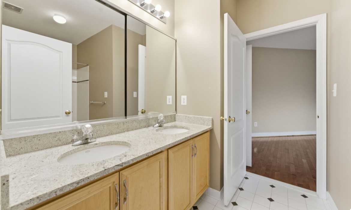 Garrell Group Top Ashburn Realtor 20210 Kiawah Island Dr web 28