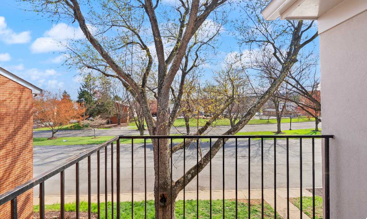 Garrell Group Top Leesburg Realtor 125 K Clubhouse Dr SW 11 web 19