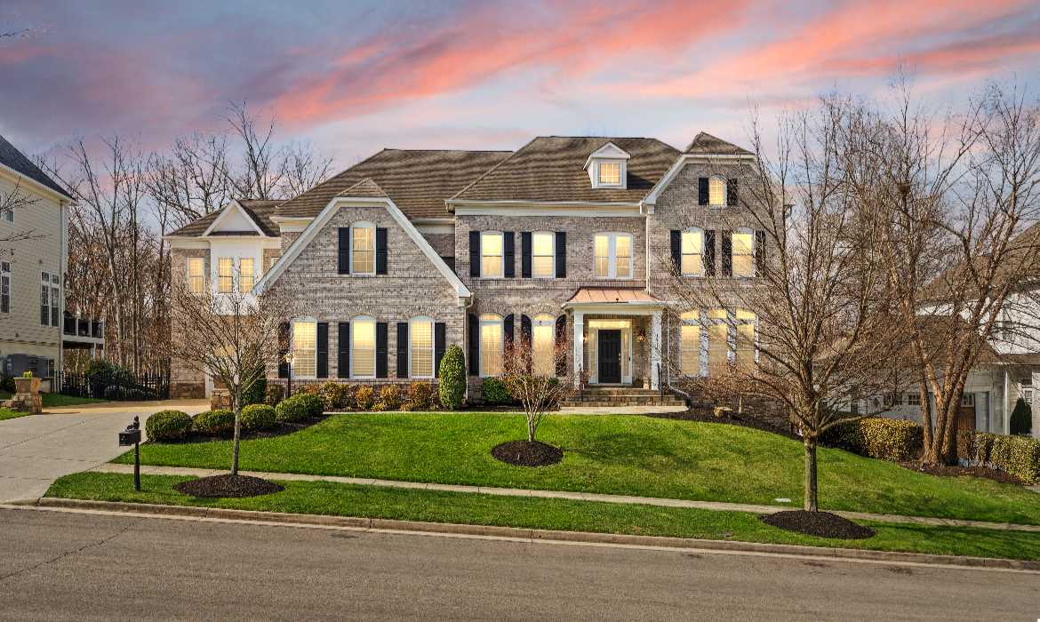 Garrell Group Top Leesburg Realtor 18911 Shropshire Ct web 01