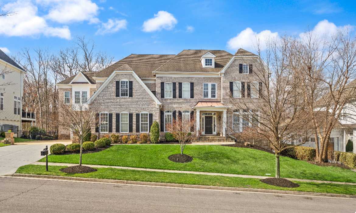 Garrell Group Top Leesburg Realtor 18911 Shropshire Ct web 02