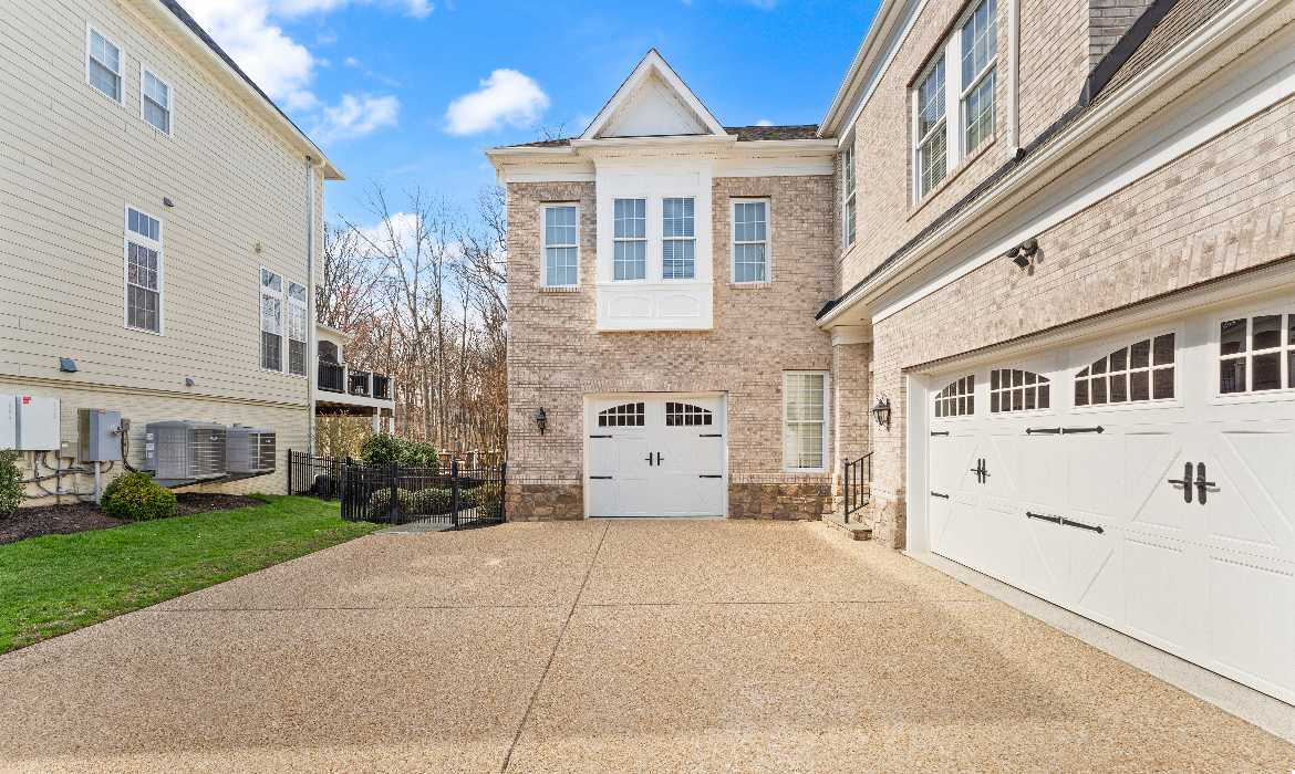 Garrell Group Top Leesburg Realtor 18911 Shropshire Ct web 04