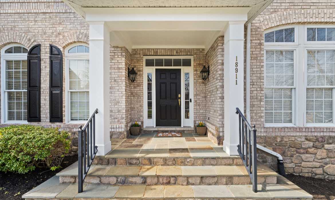 Garrell Group Top Leesburg Realtor 18911 Shropshire Ct web 05