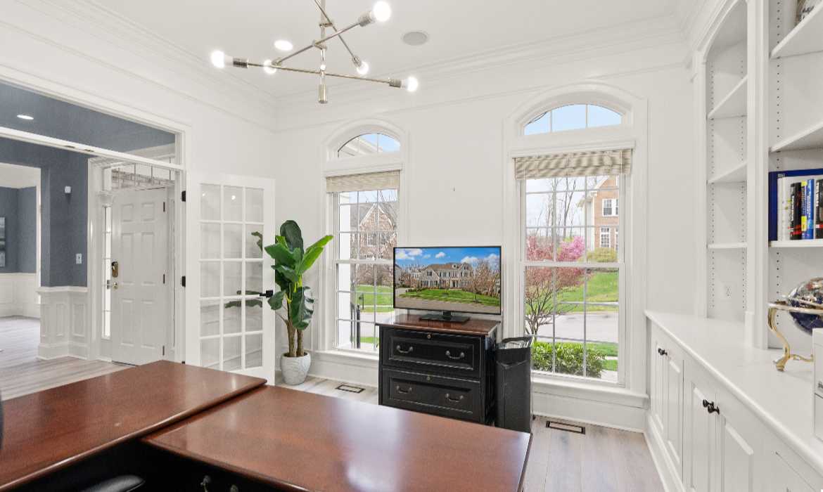 Garrell Group Top Leesburg Realtor 18911 Shropshire Ct web 08