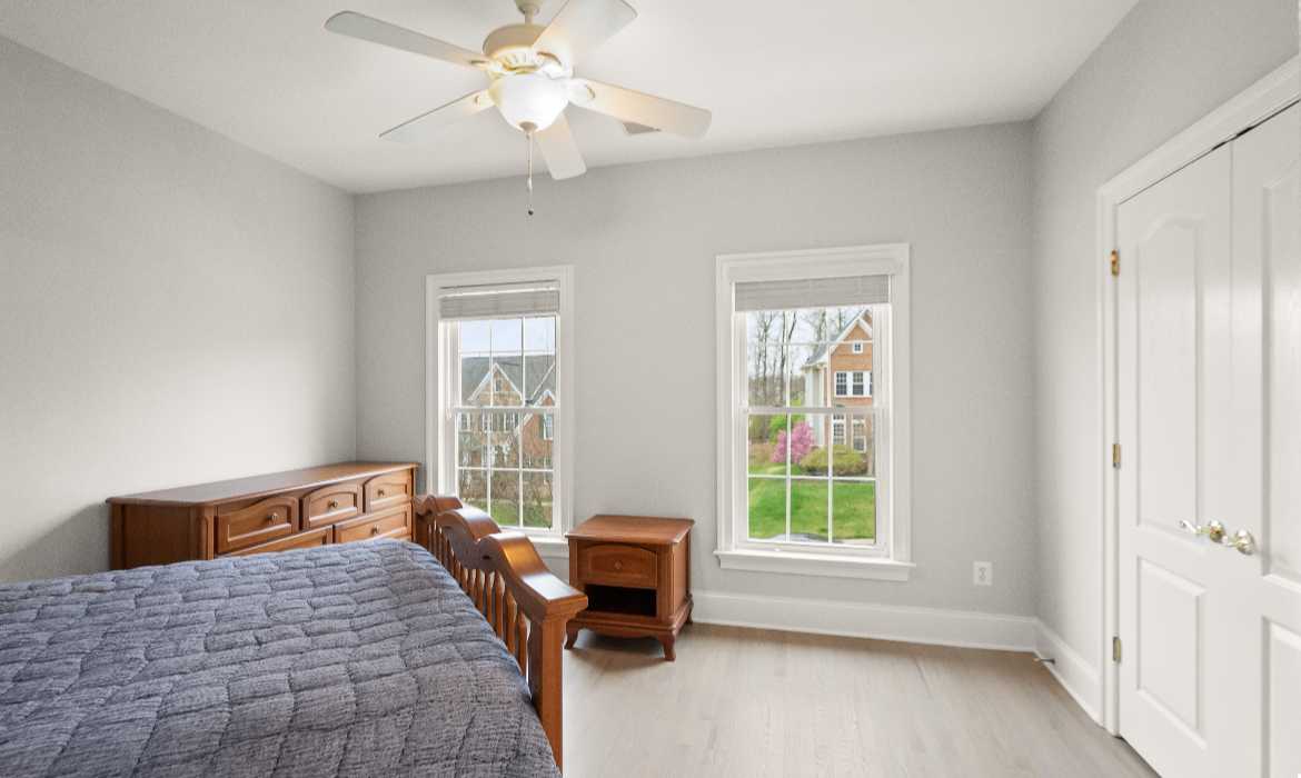 Garrell Group Top Leesburg Realtor 18911 Shropshire Ct web 29