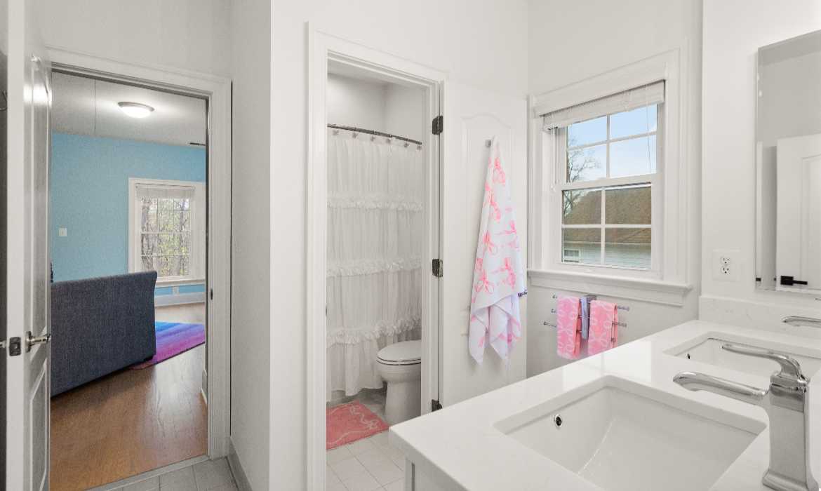 Garrell Group Top Leesburg Realtor 18911 Shropshire Ct web 33