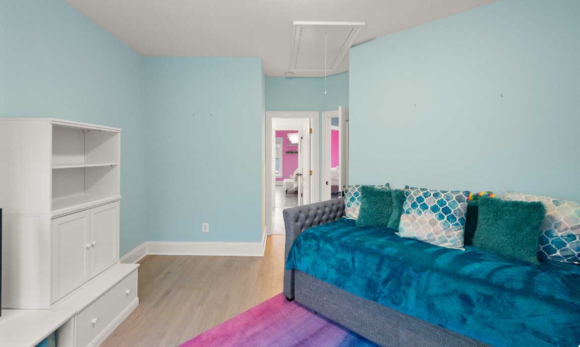 Garrell Group Top Leesburg Realtor 18911 Shropshire Ct web 34