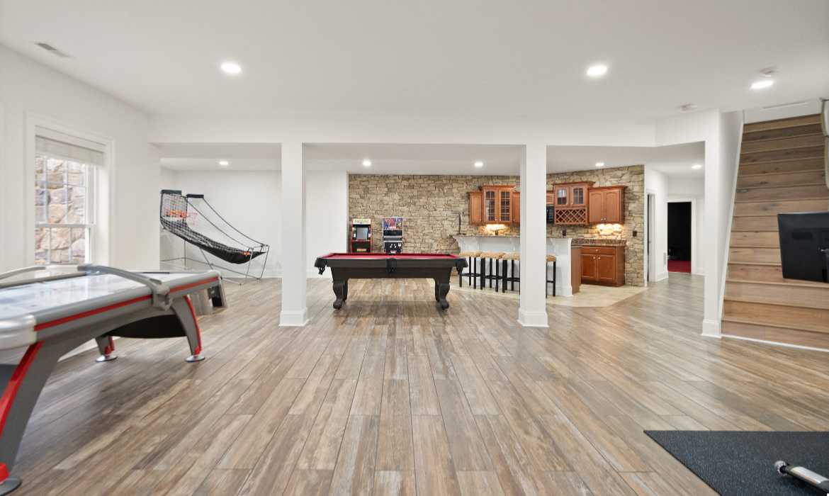 Garrell Group Top Leesburg Realtor 18911 Shropshire Ct web 36