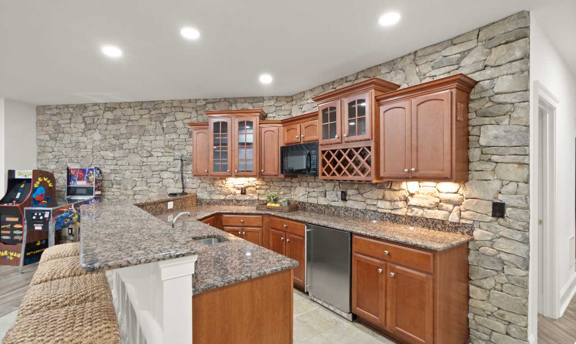 Garrell Group Top Leesburg Realtor 18911 Shropshire Ct web 37