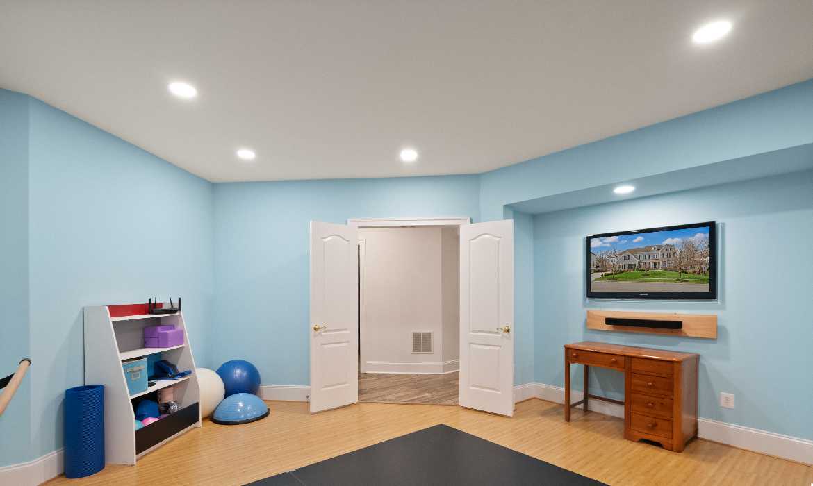 Garrell Group Top Leesburg Realtor 18911 Shropshire Ct web 39