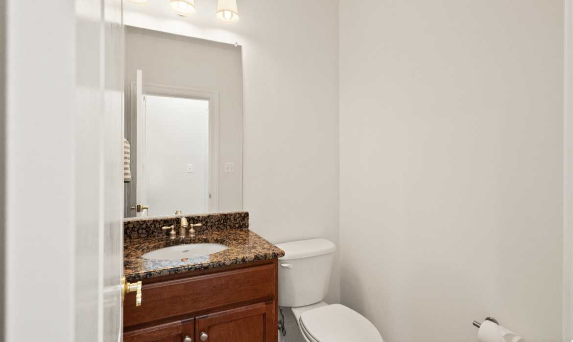 Garrell Group Top Leesburg Realtor 18911 Shropshire Ct web 43