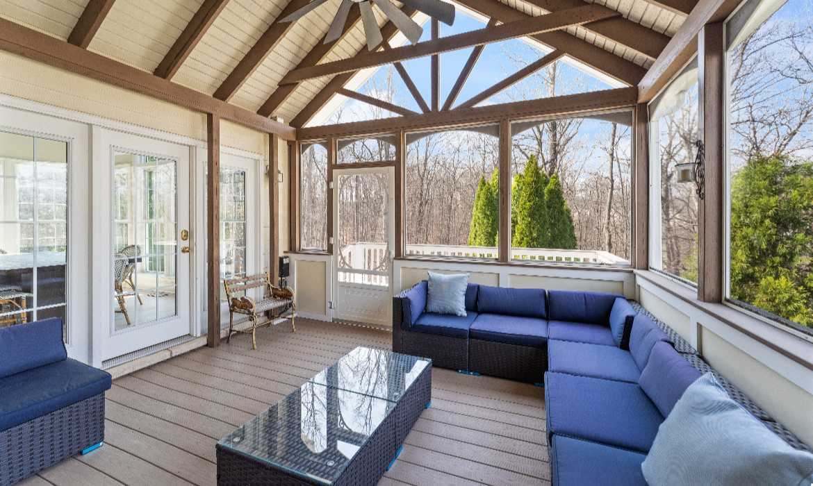 Garrell Group Top Leesburg Realtor 18911 Shropshire Ct web 45